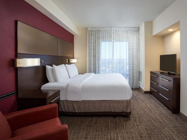 Residence Inn by Marriott Philadelphia Airport : photo 1 de la chambre suite 1 chambre avec 1 lit king-size