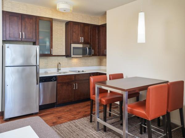 Residence Inn by Marriott Philadelphia Airport : photo 2 de la chambre suite 1 chambre avec 1 lit king-size