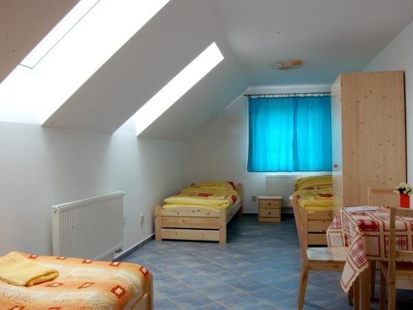 Pension Camp Prager : photo 5 de la chambre chambre triple