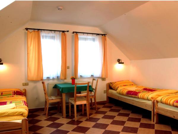 Pension Camp Prager : photo 6 de la chambre chambre triple