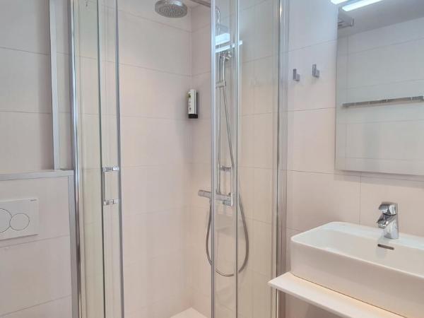 Hotel Cardiff : photo 3 de la chambre petite chambre double moderne