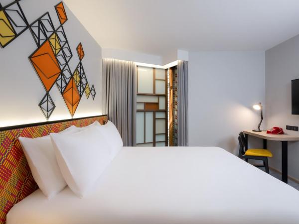 ibis Styles Bangkok Silom : photo 6 de la chambre chambre lit king-size premium - vue sur atrium