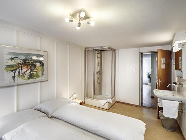 Hotel Weisses Kreuz : photo 4 de la chambre chambre double avec toilettes communes