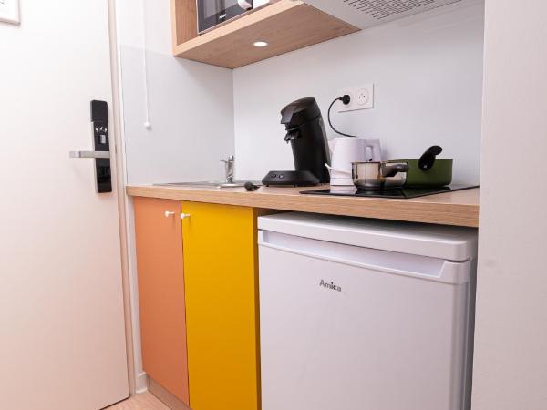 Apparthotel Le Hüb TOULON : photo 7 de la chambre studio avec terrasse