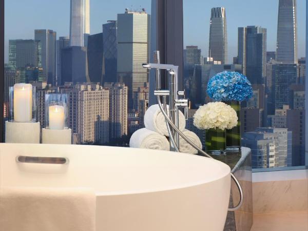 InterContinental Beijing Sanlitun, an IHG Hotel : photo 5 de la chambre suite junior lit king-size avec vue