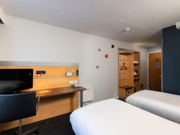 Holiday Inn Express Leeds City Centre, an IHG Hotel : photo 2 de la chambre chambre lits jumeaux pour personnes à mobilité réduite