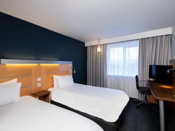 Holiday Inn Express Leeds City Centre, an IHG Hotel : photo 1 de la chambre chambre lits jumeaux pour personnes à mobilité réduite