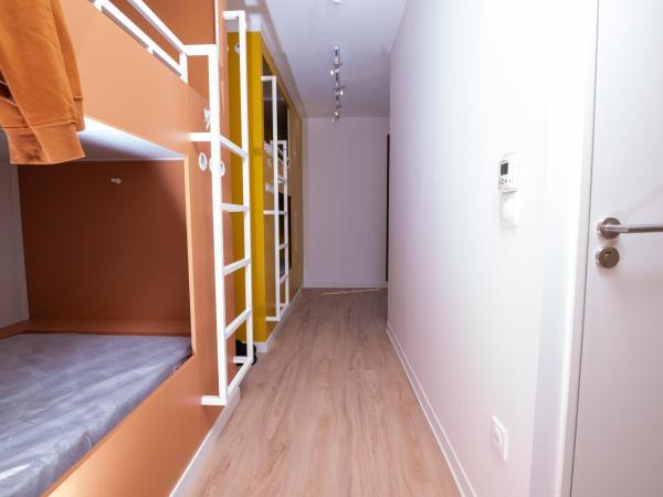 Hostel Le Hüb Toulon : photo 8 de la chambre dortoir mixte de 4 lits