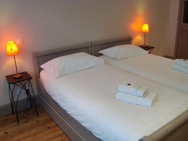Maison l'épicurienne : photo 5 de la chambre chambre double ou lits jumeaux - vue latérale sur mer