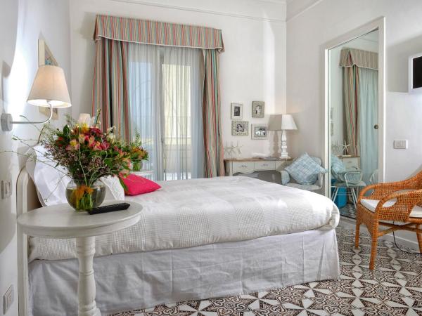 Affittacamere Capri Dolce Vita : photo 1 de la chambre chambre double deluxe avec balcon - vue sur mer