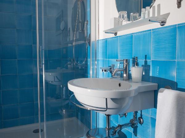 Affittacamere Capri Dolce Vita : photo 7 de la chambre chambre double deluxe avec balcon - vue sur mer