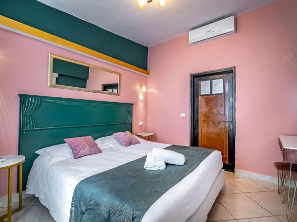 HOTEL VENETO con accesso ZTL : photo 1 de la chambre suite junior avec terrasse