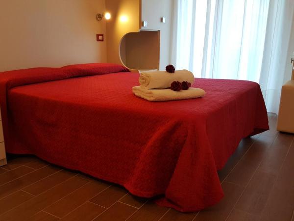 Hotel Perla Verde : photo 1 de la chambre chambre double ou lits jumeaux supérieure avec balcon