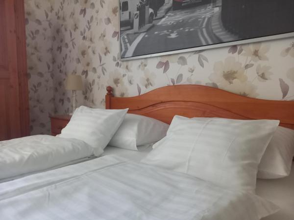 Európa Panzió : photo 4 de la chambre chambre quadruple