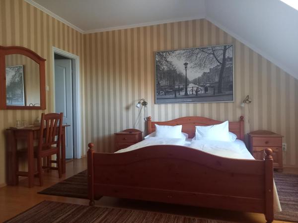 Európa Panzió : photo 3 de la chambre chambre quadruple