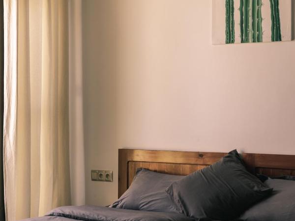 The Kozyhome : photo 5 de la chambre chambre double ou lits jumeaux - vue sur piscine