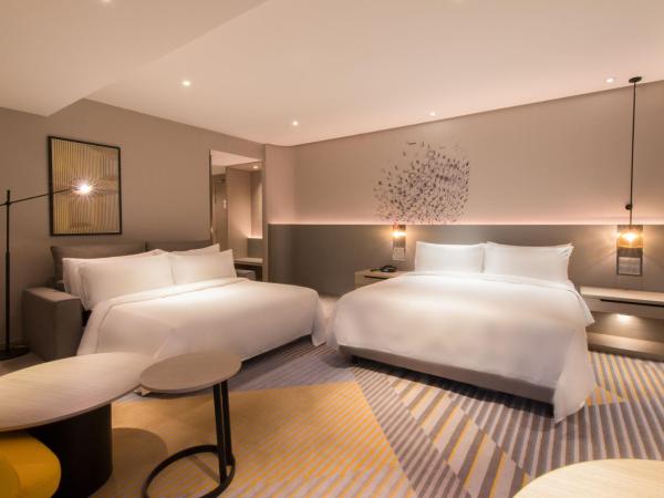 Holiday Inn Johor Bahru City Centre, an IHG Hotel : photo 5 de la chambre suite lit king-size avec canapé-lit