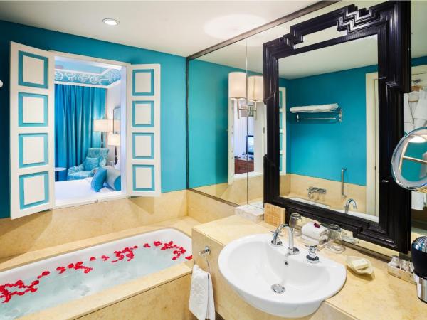 Jai Mahal Palace : photo 3 de la chambre chambre de luxe avec vue sur la ville