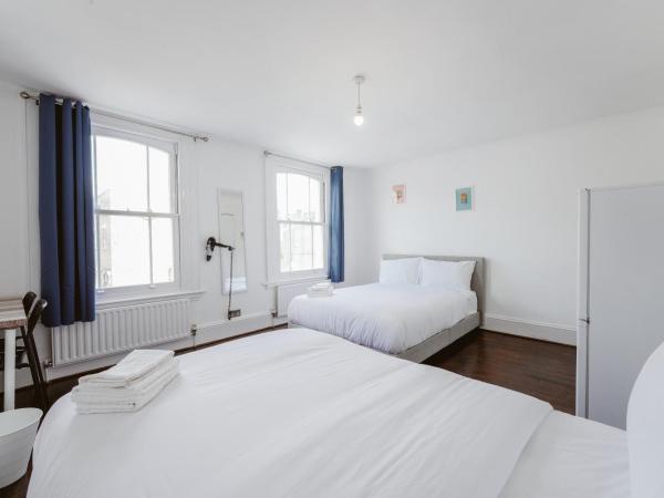 Great Rooms in Stepney Green Station - 12 : photo 2 de la chambre chambre quadruple avec salle de bains commune