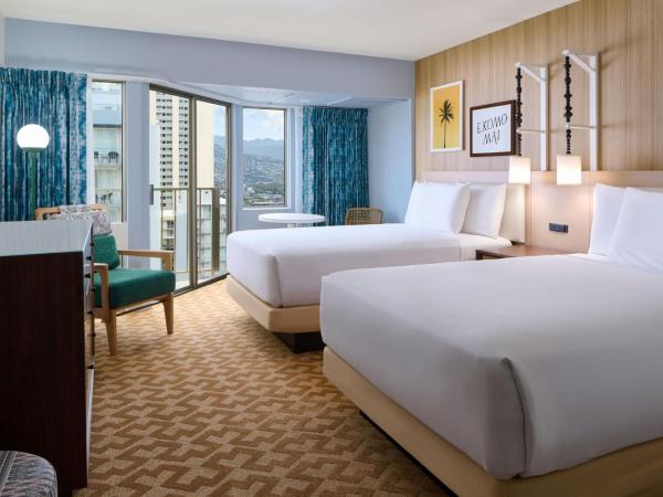 Waikiki Malia : photo 1 de la chambre hébergement récemment rénové avec 2 lits doubles - vue sur waikiki