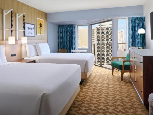 Waikiki Malia : photo 9 de la chambre hébergement récemment rénové avec 2 lits doubles - vue partielle sur océan