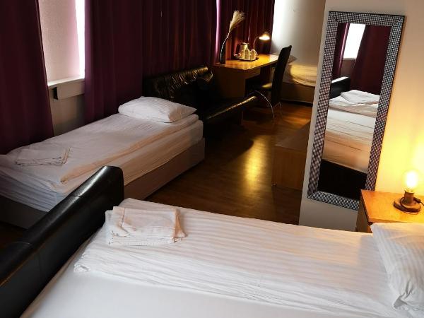 101 Guesthouse Hotel : photo 1 de la chambre chambre familiale avec salle de bains