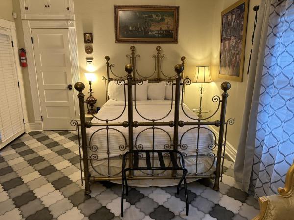 El Amador Inn Downtown Tucson : photo 1 de la chambre chambre lit queen-size - vue sur jardin