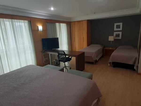 Mediterrâneo Flat - Apart-Hotel : photo 4 de la chambre chambre quadruple de luxe