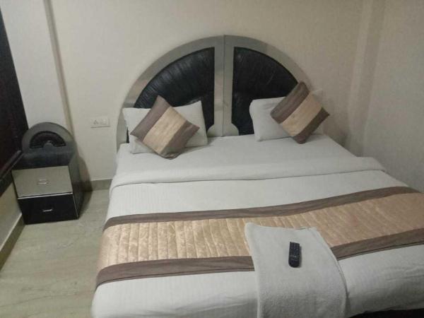 OYO 81187 Hotel Maharaja : photo 1 de la chambre chambre triple classique