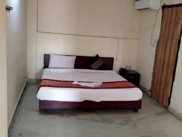 OYO 81187 Hotel Maharaja : photo 4 de la chambre chambre triple classique