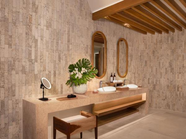 Impression Isla Mujeres by Secrets - Adults Only - All Inclusive : photo 4 de la chambre suite lune de miel - vue sur océan