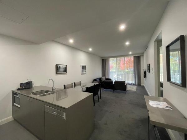 Knightsbridge Canberra : photo 1 de la chambre two-bedroom superior apartment with queen bed + single bed + trundle
