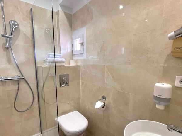 Hotel Restaurant Christophe Colomb : photo 4 de la chambre chambre triple