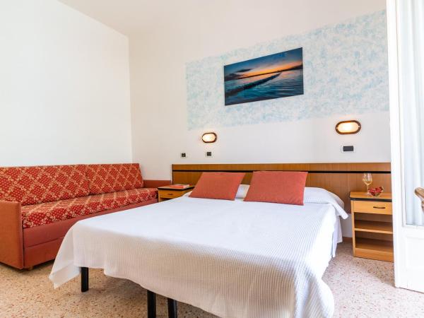 Hotel Greta B&B : photo 7 de la chambre chambre double ou lits jumeaux avec lit d'appoint