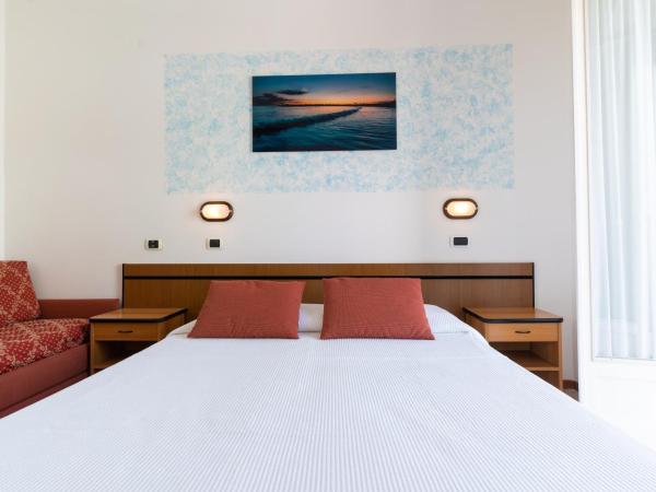 Hotel Greta B&B : photo 10 de la chambre chambre double ou lits jumeaux avec lit d'appoint