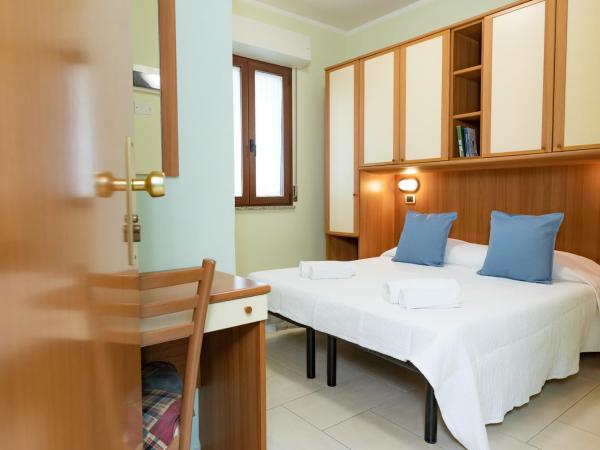 Hotel Greta B&B : photo 7 de la chambre chambre double deluxe avec lit d'appoint