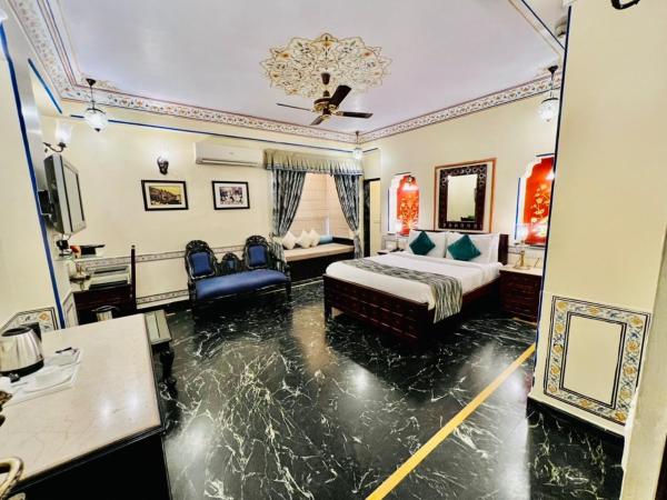 Umaid Mahal - A Heritage Style Boutique Hotel : photo 5 de la chambre royal deluxe with free pick up on arrival only from train or bus station