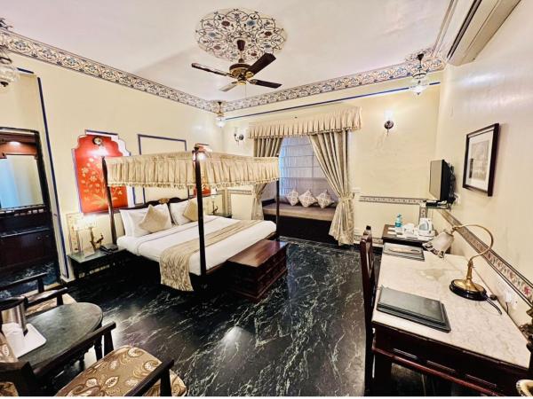 Umaid Mahal - A Heritage Style Boutique Hotel : photo 7 de la chambre royal deluxe with free pick up on arrival only from train or bus station