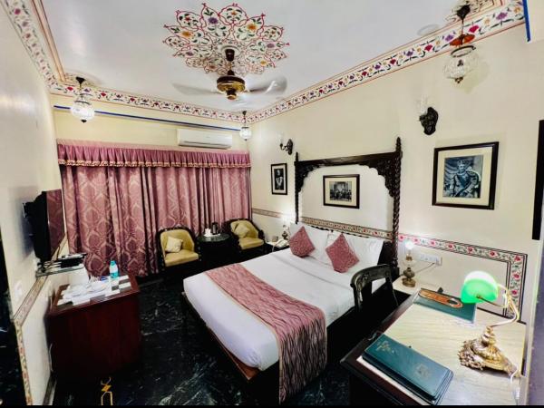 Umaid Mahal - A Heritage Style Boutique Hotel : photo 5 de la chambre royal deluxe with free pick up on arrival only from train or bus station