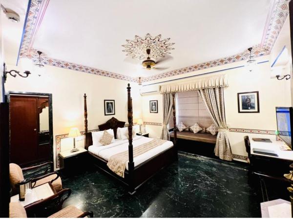 Umaid Mahal - A Heritage Style Boutique Hotel : photo 4 de la chambre royal deluxe with free pick up on arrival only from train or bus station