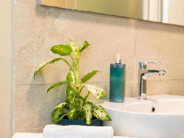 Martini Suite : photo 3 de la chambre chambre lits jumeaux avec salle de bains privative séparée