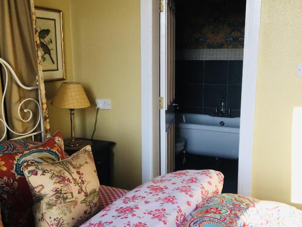 The Forester and Flower : photo 2 de la chambre chambre lit king-size avec baignoire 