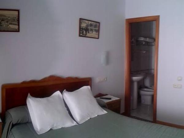 Hostal Pumar : photo 4 de la chambre double avec salle de bains privative
