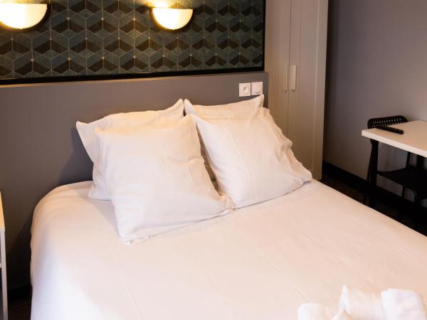 Hotel Luxia : photo 2 de la chambre chambre double avec salle de bains privative