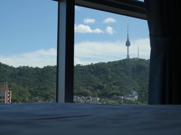 Myeongdong Merlin Hotel : photo 7 de la chambre chambre triple – vue sur montagne