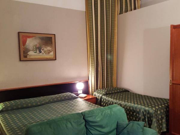 Hotel Villa Bonera : photo 4 de la chambre chambre triple