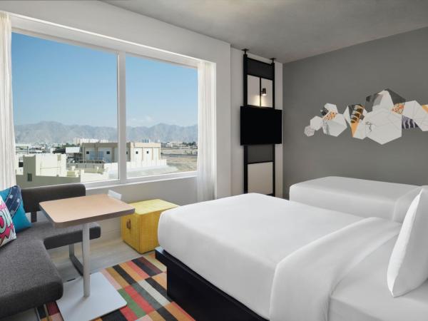 Aloft Muscat : photo 2 de la chambre urban twin room with city view - free shuttle to ocec & mall of oman