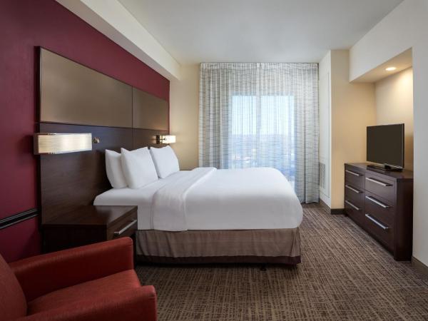 Residence Inn by Marriott Philadelphia Airport : photo 10 de la chambre suite 1 chambre avec 1 lit king-size