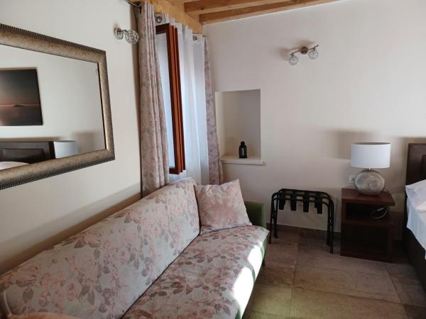 JR Luxury Guesthouse2 : photo 2 de la chambre chambre double deluxe (2 adultes + 1 enfant)