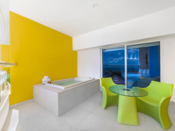 Temptation at The Tower Cancún Resort - All Inclusive - Adults Only : photo 5 de la chambre suite côté océan - lush tower